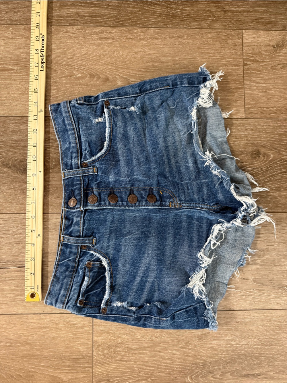 Abercrombie & Fitch High-Rise Distressed Denim Shorts - Blue - Picture 7 of 8